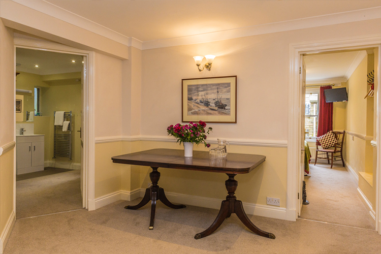 Lobby for rooms A and B - Gleneagles Guesthouse, Southend